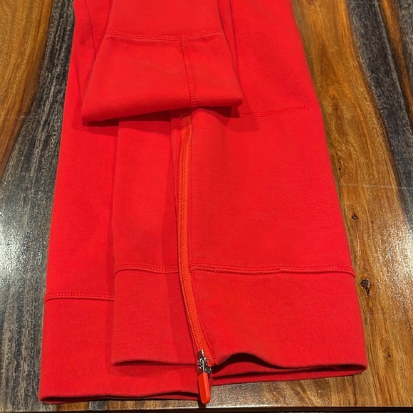 Apple Logo Beautiful Bright Red L/S Sweater. Great condition - Picture 8 of 8